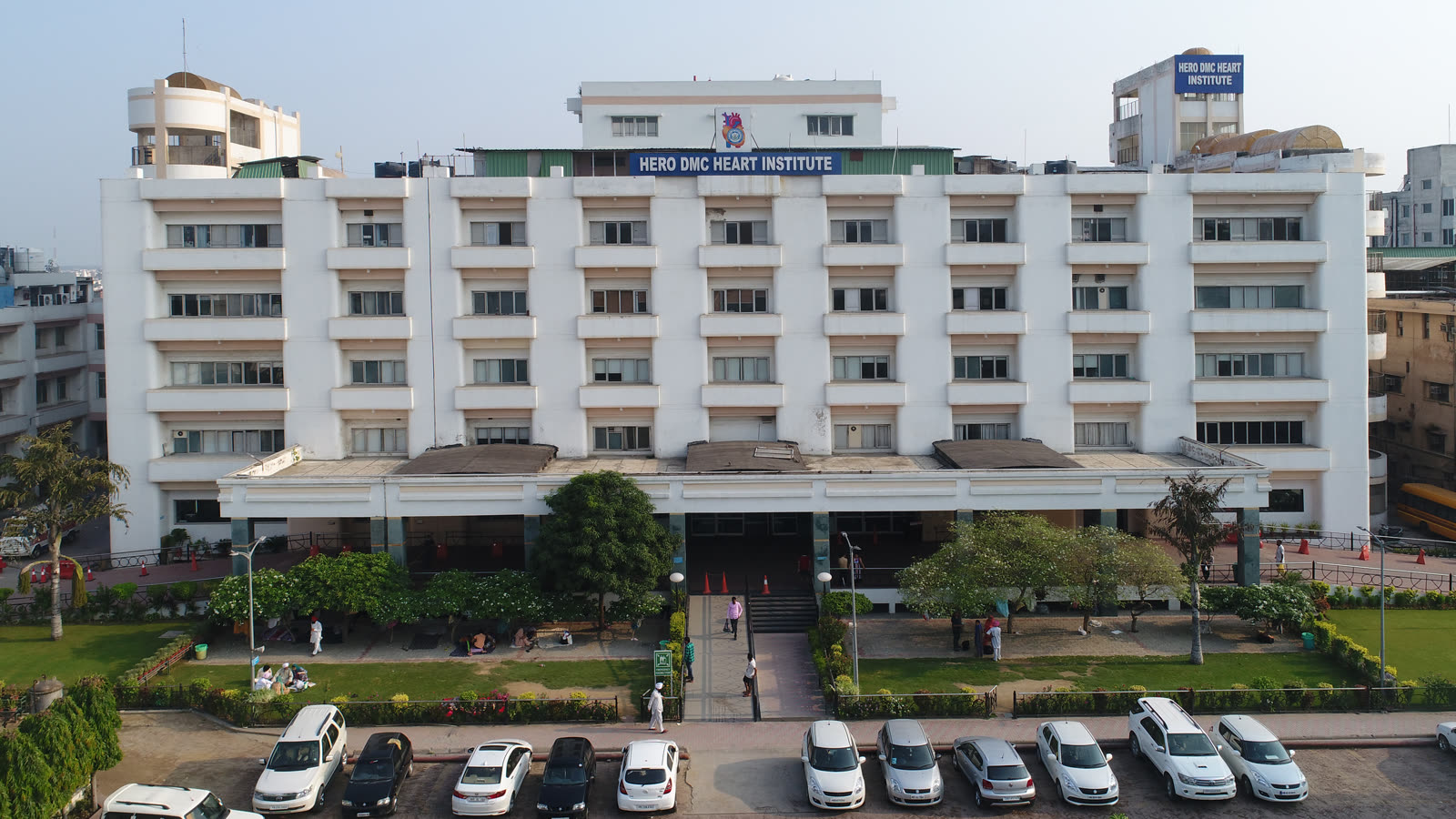The main entrance and front elevation of Hero DMC Heart Institute, Ludhiana