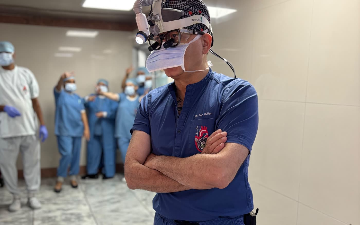 Dr. Sarju Ralhan in the operating theatre at Hero DMC Heart Institute, with the surgical team behind him
